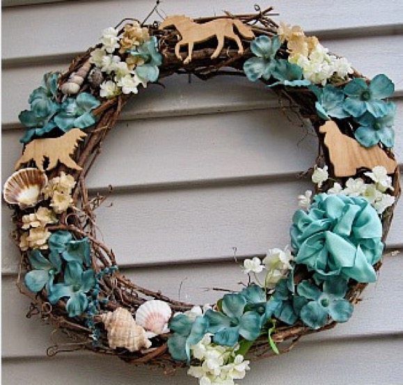 BEACH WREATH - THREE FIGURES